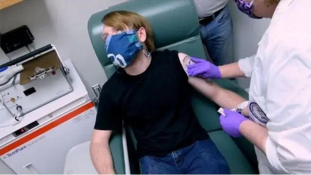 کورونا واکسین