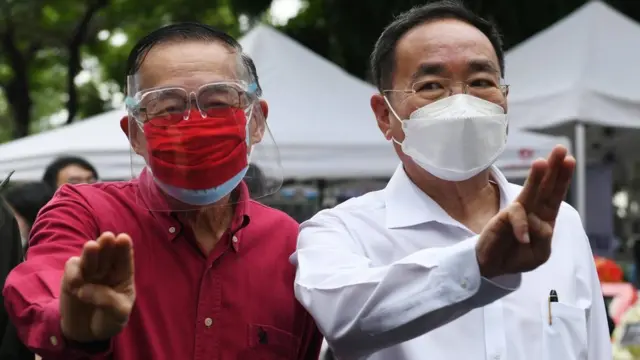 นายกฤษฎางค์ นุตจรัส (ขวา) ผู้ปาฐกถาปีนี้