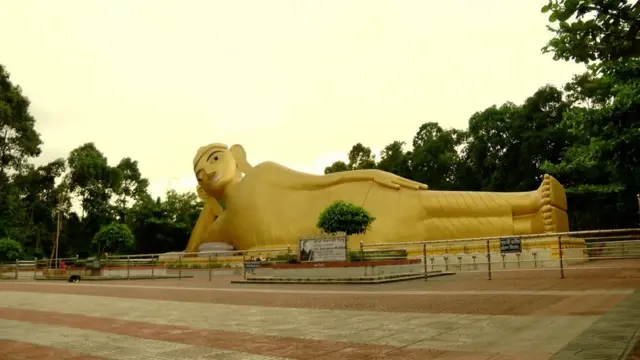 কক্সবাজারের রামুর বুদ্ধমূর্তি