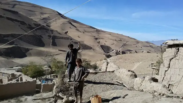 د کلیو پراختیا او بیارغونې وزارت وايي، دغه نوي پروګرام کې هغو سيمو ته لومړيتوب پکې ورکړل شوی چې په تېر پروګرام کې له پامه غورځول شوې وې