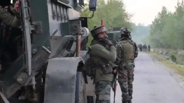 காஷ்மீரில் 3 பயங்கரவாதிகள் சுட்டுக்கொலை