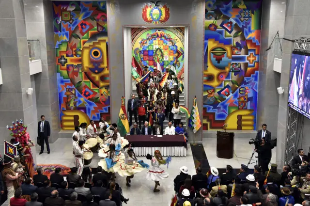 La Casa Grande del Pueblo por dentro, durante su inauguración.