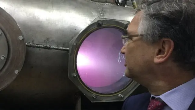 Роман Ващук під час візиту до Харківського авіаційного інституту