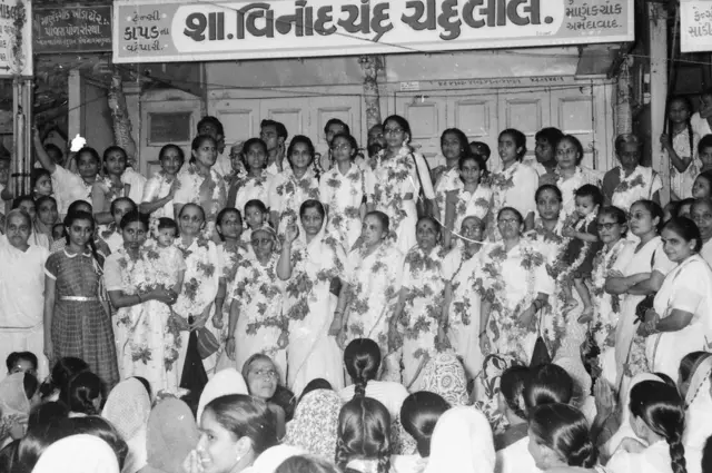 શહીદ સ્મારક સત્યાગ્રહ માટે મહિલાઓની લડત