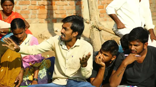 యువకులు