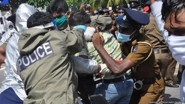 කොල්ලුපිටියේ දී පොලිස් පහරදීම