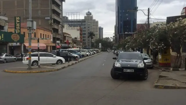 Hagati mu gisagara ca Nairobi, amaguka amwe amwe, amahoteli n'inzu z'uburiro vyuguruye