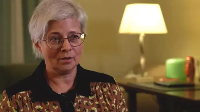 "Бу мажбурий таълим. Назаримда, бу худди совет давридагидек хавфли, бизда «сиёсий ахборот» дарслари бўлган", - дейди ўтган ой нафақага чиққан петербурглик педагог Олга Миловидова.