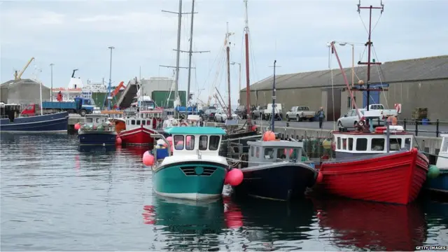 बहुत सारी नावें