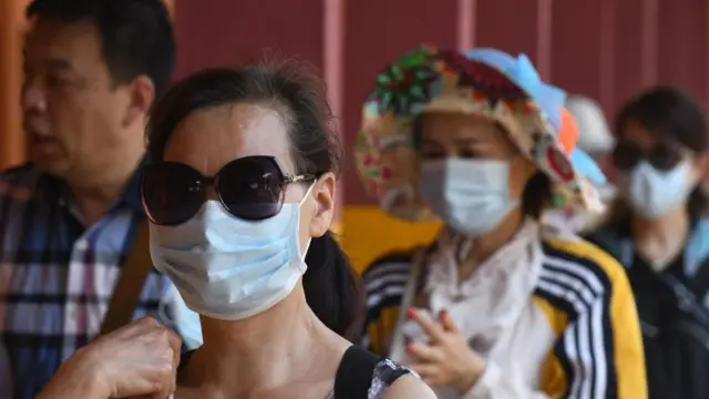 கொரோனா வைரஸ்: கோவிட்-19 குறித்த மூடக் கருத்துகளை மக்கள் ஏன் நம்புகிறார்கள்?