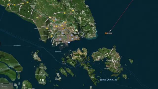 地图显示了商船与美军驱逐舰"麦凯恩号"相撞后在海上停留的位置。