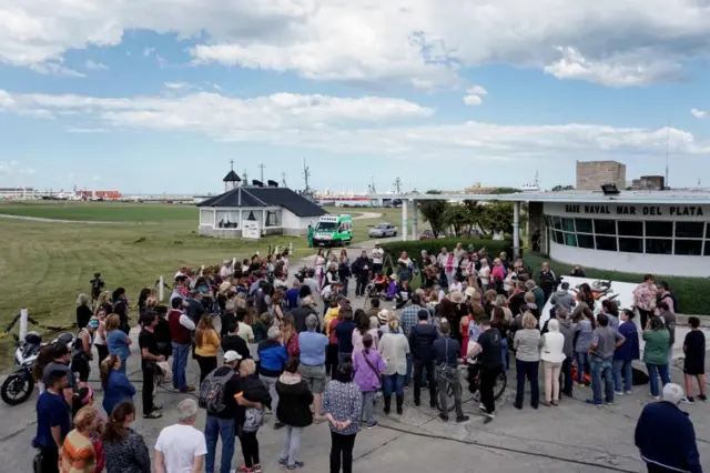 Familiares esperan a los tripulantes del ARA San Juan