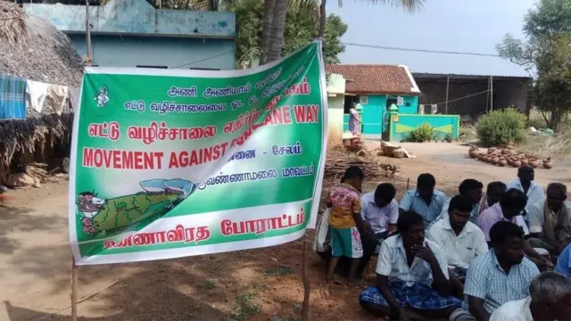 எட்டு வழிச்சாலை திட்டத்தின் தொடக்கப்புள்ளியில் விவசாயிகள் போராட்டம்