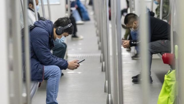 Пассажиры в китайском метро