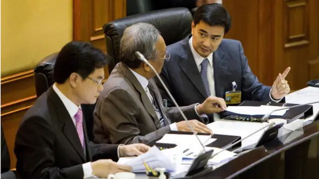 สุเทพ กับอภิสิทธิ์