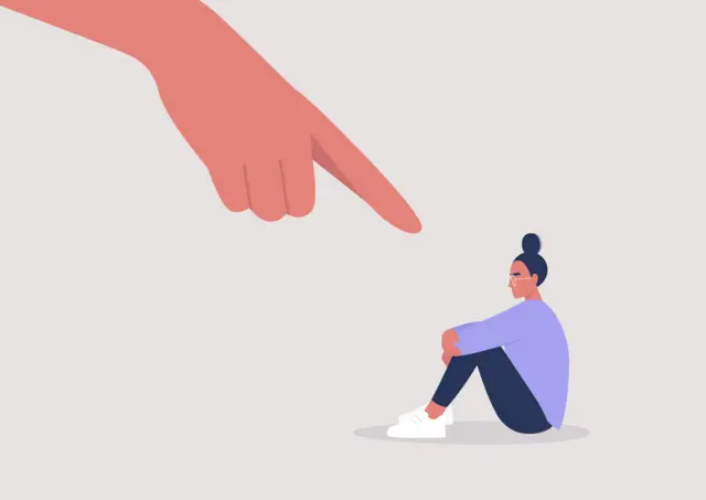 فتاة تتعرض للعنف من رجل