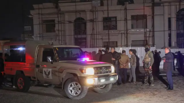 قوات الأمن تتجمع في أعقاب هجوم صاروخي على أربيل، في 15 فبراير/شباط 2021