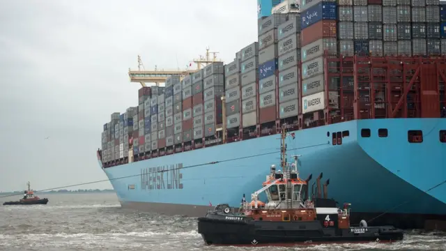 "Maersk MC-Kinney Moller" в пять раз вместительнее "Venta Maersk", но льды ему не по зубам