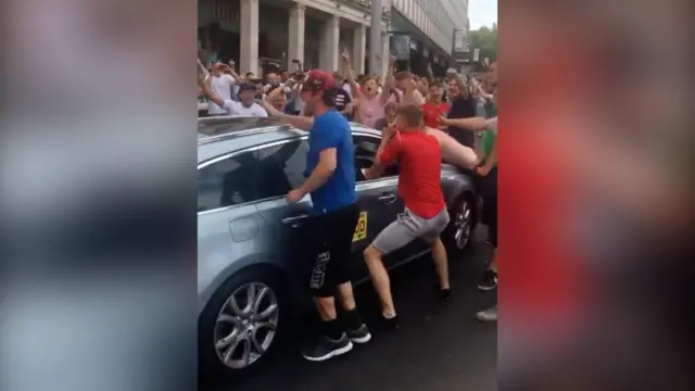 Болельщики и такси в Ноттингеме