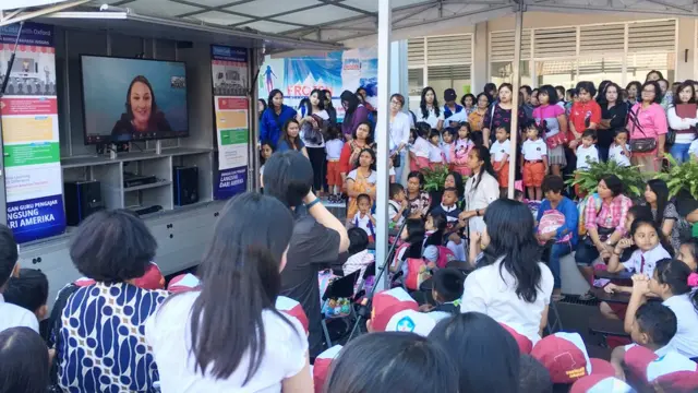 መምህራን ካብ ዓዲ ኣሜሪካ ንህጻናት ቋንቋ ኢንግሊሽ እናምሃሩ