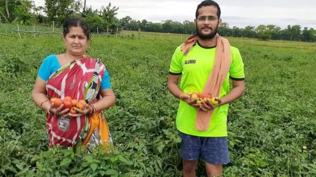 છાયારાની સાહૂ અને તેમના નાના દીકરા માનવ કુમાર સાહૂ.