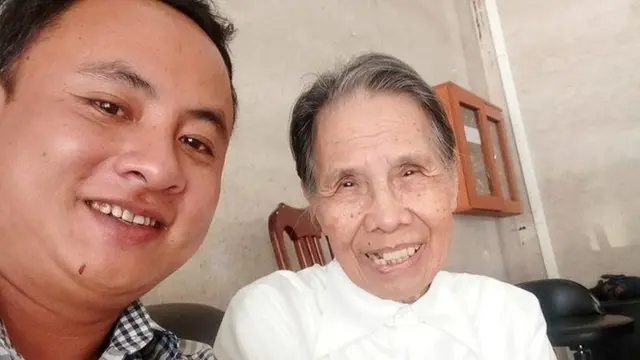 Hà Văn Nam cùng cụ Lê Hiền Đức