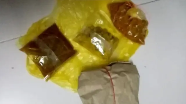 একজন শ্রমিকের একবেলার খাবার।