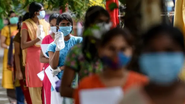 மாணவர்கள்