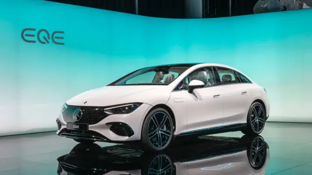 مرسدس-بنز EQE با هر بار شارژ تا ۶۶۰ کیلومتر حرکت می‌کند
