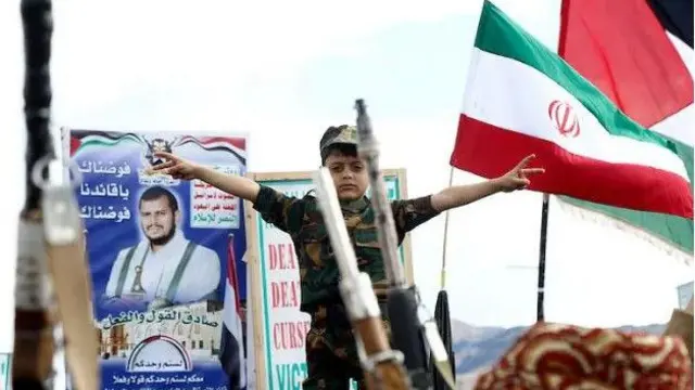من مسيرة مناصرة للحوثيين وإيران في اليمن