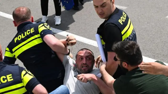 Протест против прямых рейсов с Россией