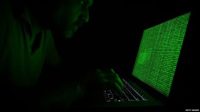 ફૉરબિડન સ્ટોરીઝના સંપાદક લૉરેં રિચર્ડે બીબીસીના શશાંક ચૌહાણ સાથે ફોન પર વાતચીતમાં કહ્યું કે, "દુનિયાભરના અનેક પત્રકારો અને માનવાધિકાર કર્મશીલો આ સર્વેલન્સનો શિકાર બન્યા છે જે બતાવે છે કે આખી દુનિયામાં લોકોશાહી પર હુમલો થઈ રહ્યો છે."