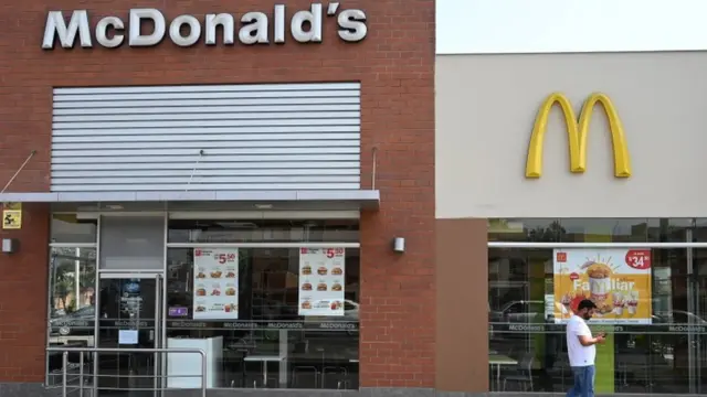 Local de McDonald's en Perú.