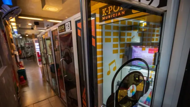 지난달 8일부터 노래연습장의 집합이 전면 금지됐다