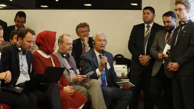 Channel 4'dan gazeteci Jon Snow, Erdoğan'a Chatham House'da soru sorarken