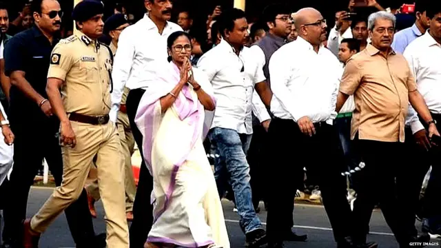 ਮਮਤਾ ਬੈਨਰਜੀ ਅਤੇ ਕਮਿਸ਼ਨਰ ਰਾਜੀਵ ਕੁਮਾਰ