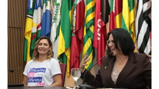 Primeira-dama Michelle Bolsonaro e ministra Damares Alves