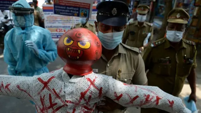 தமிழ்நாட்டில் அதிகரிக்கும் கொரோனா தொற்று: வெளியில் வர வேண்டாமென அரசு வேண்டுகோள்