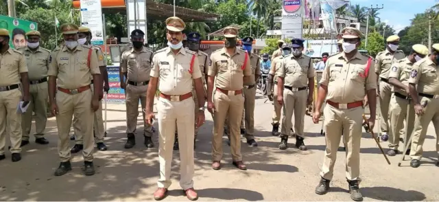 అంతర్వేదిలో, అంతర్వేదికి వెళ్లే మార్గంలో భారీగా పోలీసులు మోహరించారు