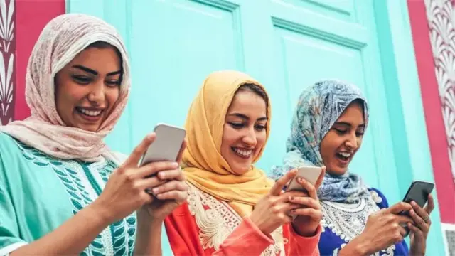 हिजाब घातलेल्या मुली