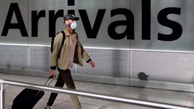 Все прибывающие в страну по воздуху, морю или на поезде должны будут отсидеть 14 ней на карантине