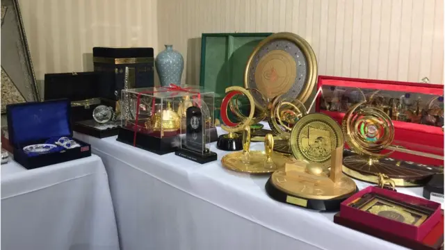 Qalab kala duwan oo madaxtooyada yaalla ayaa madaxweyne Farmaajo la tusay