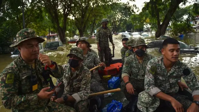 மலேசியாவை மிரள வைத்த மழை