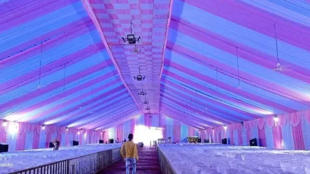 लग्न सोहळ्यात करण्यात आलेली आसनव्यवस्था