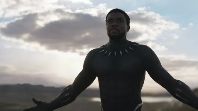 Chadwick Boseman como Pantera Negra / T'Challa