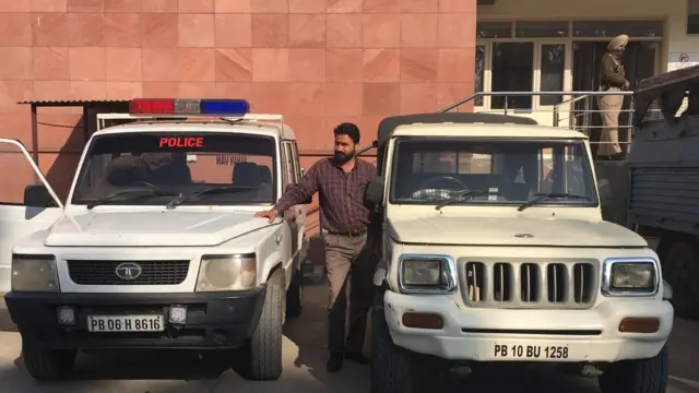 పోలీసు వాహనం