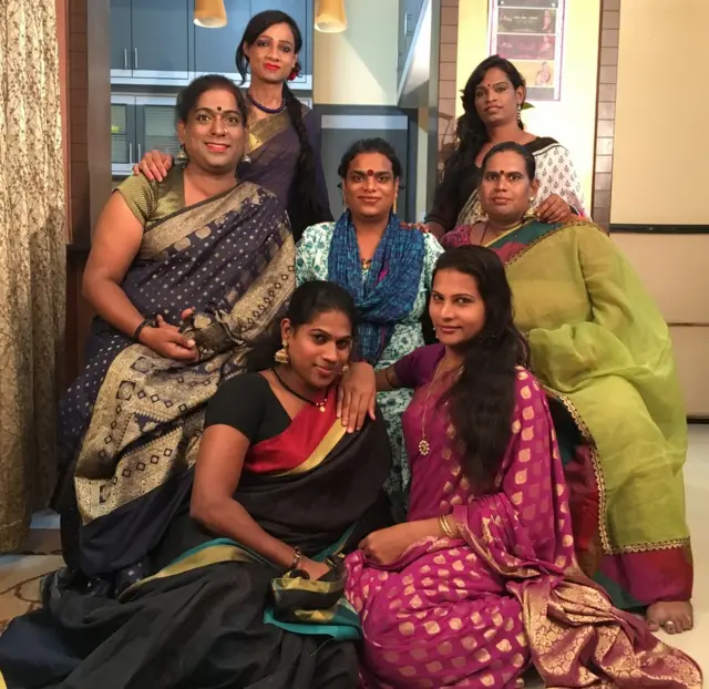 ట్రాన్స్‌విజన్ యూట్యూబ్ చానల్ నిర్వాహకులైన ట్రాన్స్‌జండర్ల గ్రూప్ ఫొటో