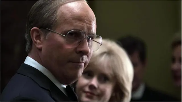 Christian Bale 'bertransformasi' menjadi sosok mantan wakil presiden AS, Dick Cheney, dalam film 'Vice'.