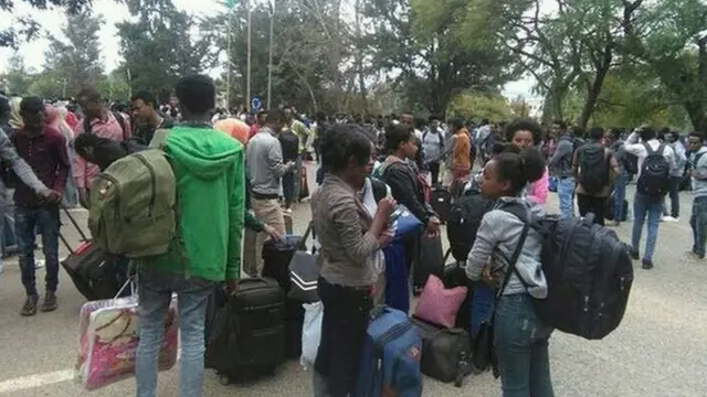 Barattoonni Yunivarsiitii Haroomayaa wayita mooraa gadi dhiisanii bahan