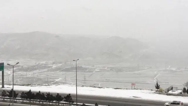 Bakıya qar yağıb